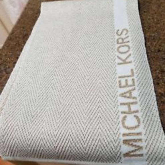 PLS No OFFERS MICHAEL KORS METALLIC LOGO SCARF - Picture 2 of 2